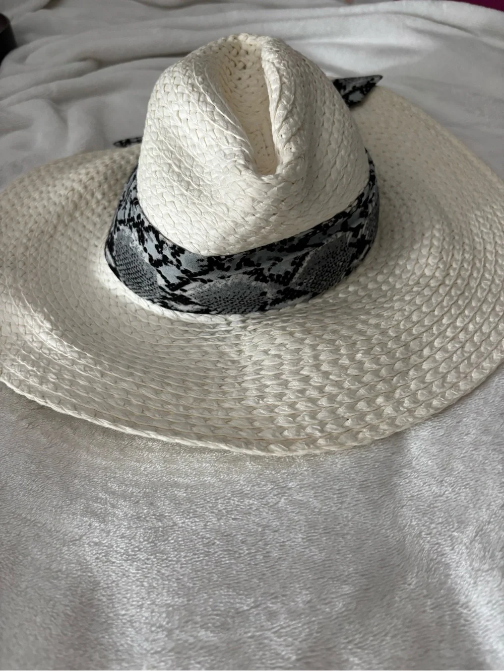 Vince Camuto Cream Straw Fedora with Black Snake-Print Band